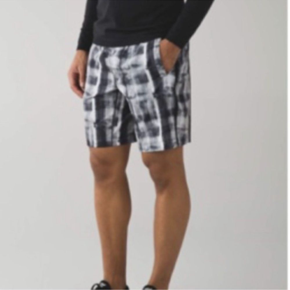 Lululemon men's lightweight unlined athletic workout quick dry shorts size large